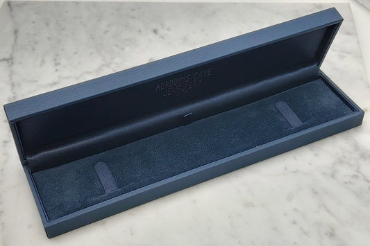 Luxury Bracelet leatherette box in navy blue