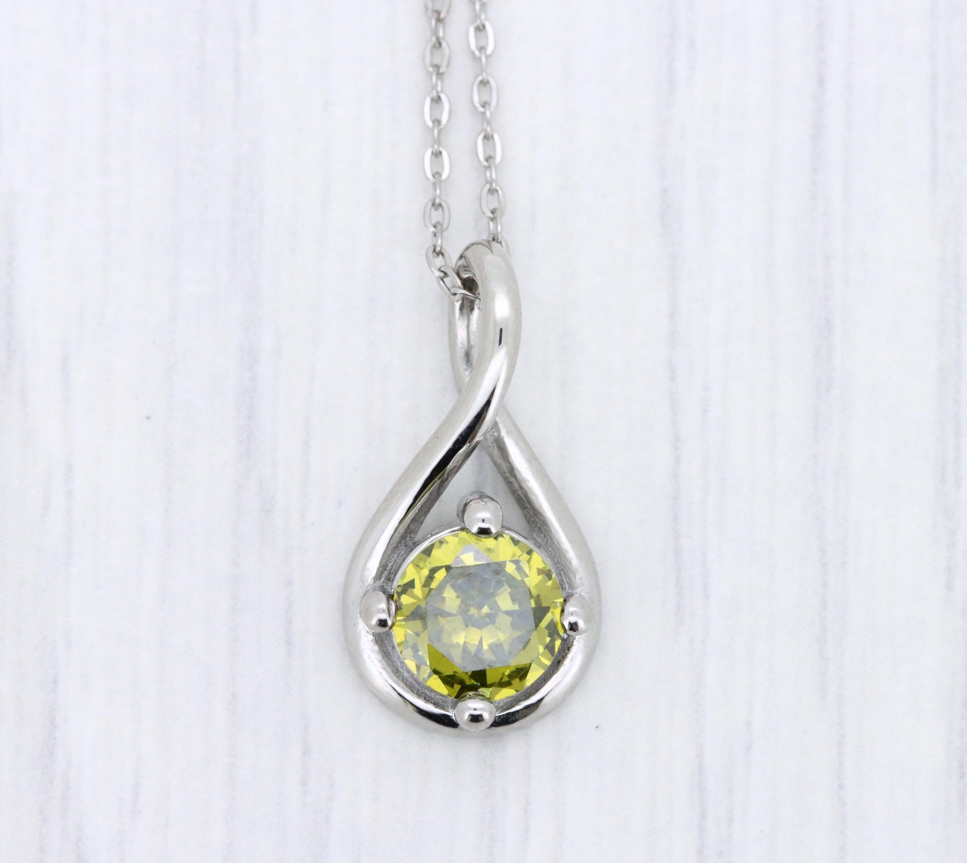 Twist style Necklace pendant with 6mm natural Peridot - titanium