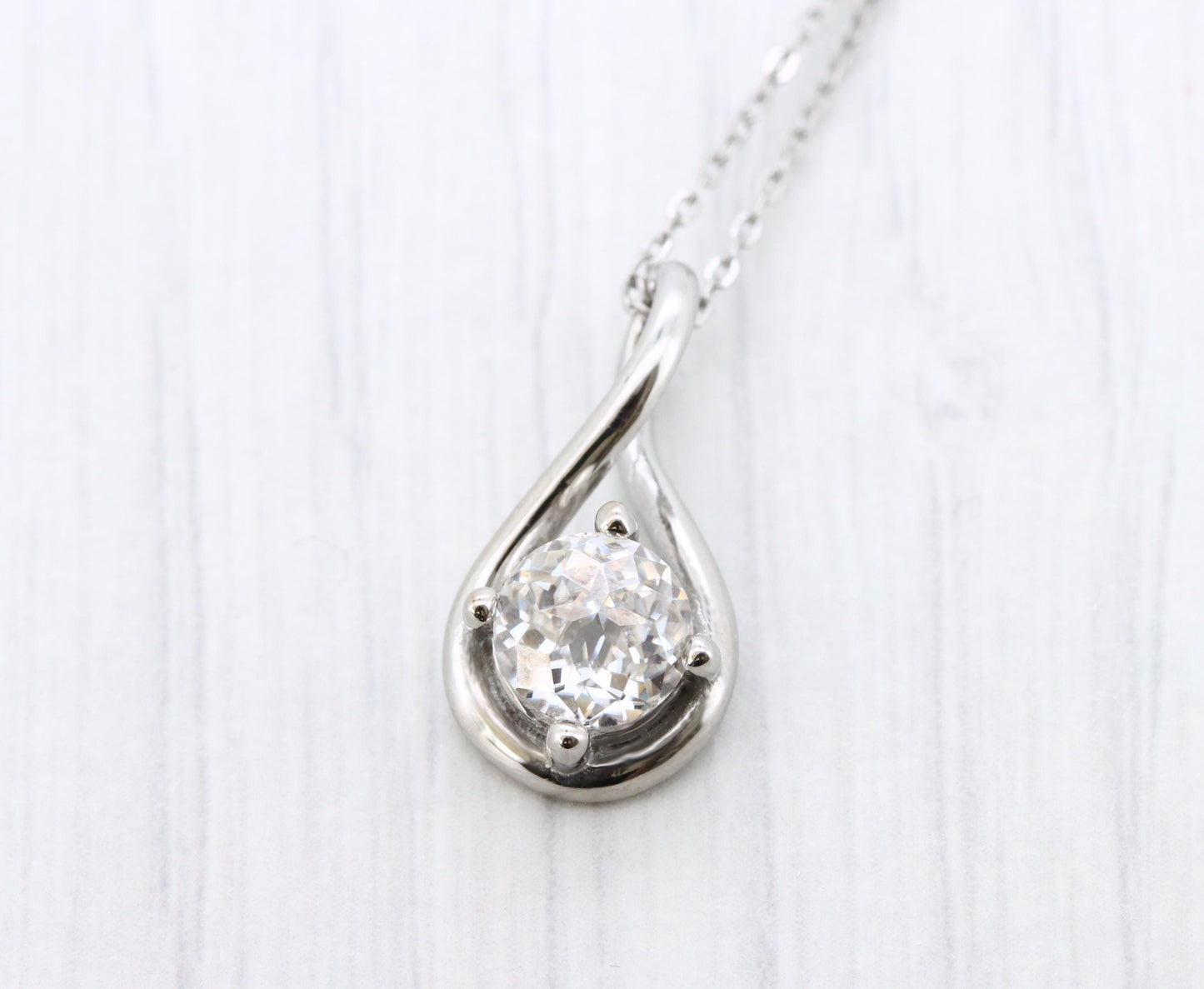 Twist style Necklace pendant with Jubilee cut Moissanite - titanium