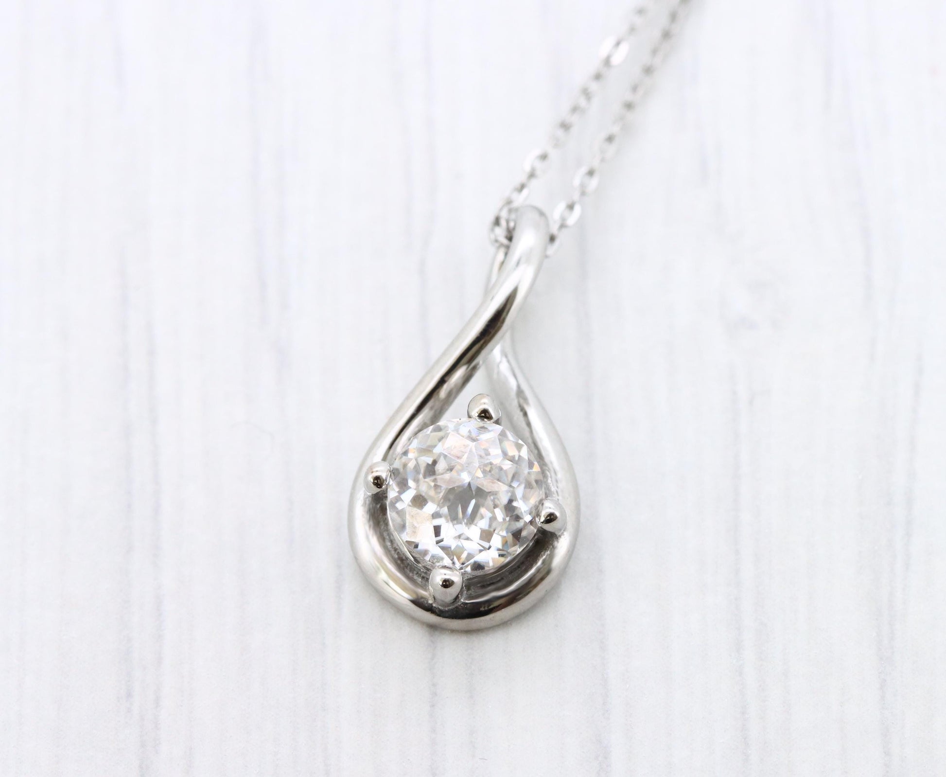 Twist style Necklace pendant with Jubilee cut Moissanite - titanium