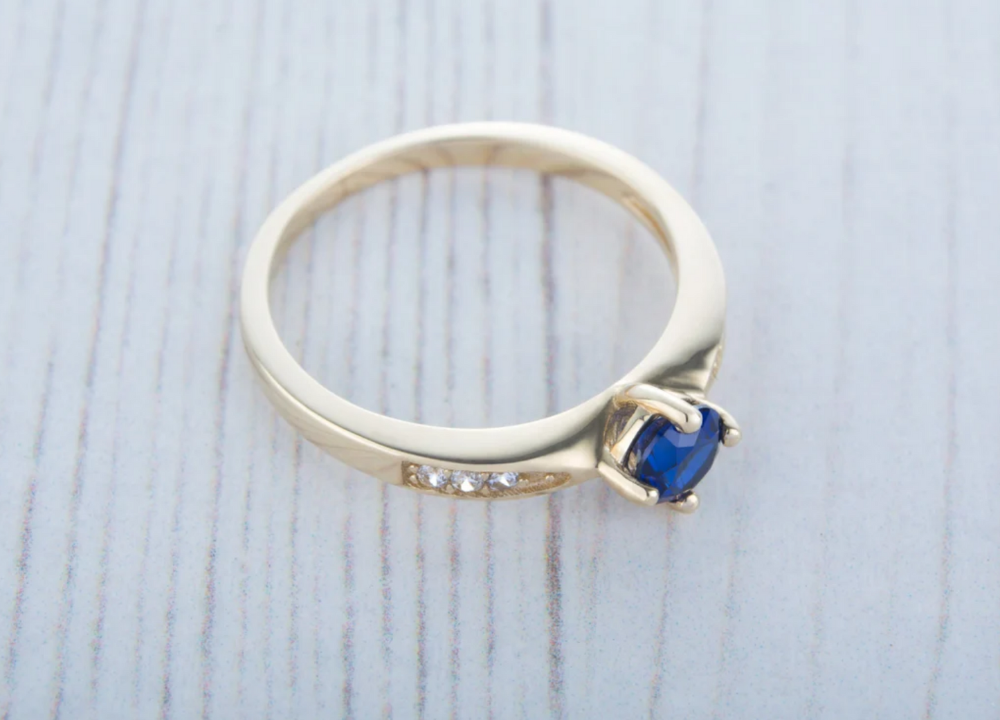 Size UK O / US 7 10K Solid Yellow Gold and Natural blue sapphire Engagement ring.