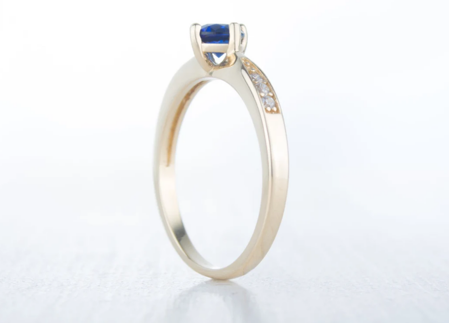 Size UK O / US 7 10K Solid Yellow Gold and Natural blue sapphire Engagement ring.