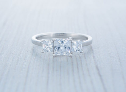 Size UK I 1/2 / US 4.5 10K Solid White Gold and Simulated Diamond Engagement ring.
