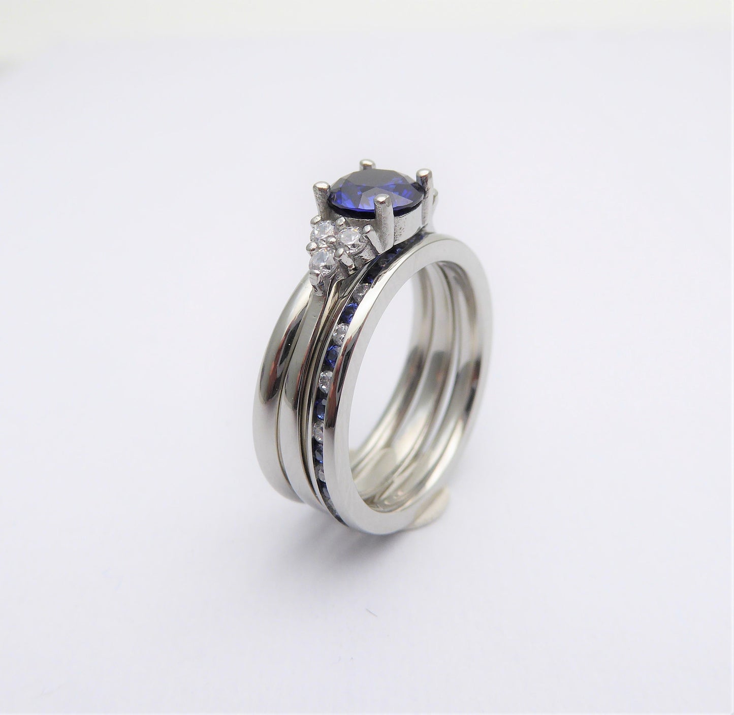 Wedding set! Blue Saphire engagment ring and matching eternity & Wedding ring in Titanium or White Gold
