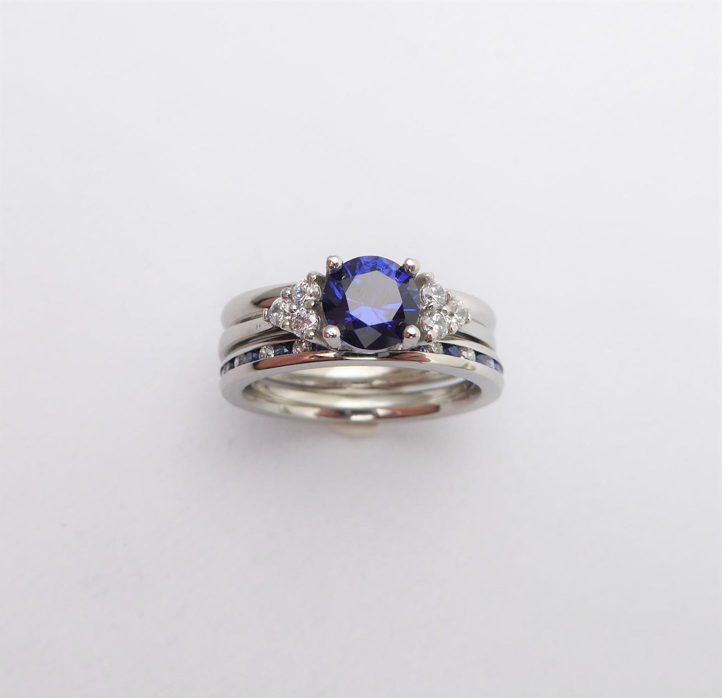 Wedding set! Blue Saphire engagment ring and matching eternity & Wedding ring in Titanium or White Gold