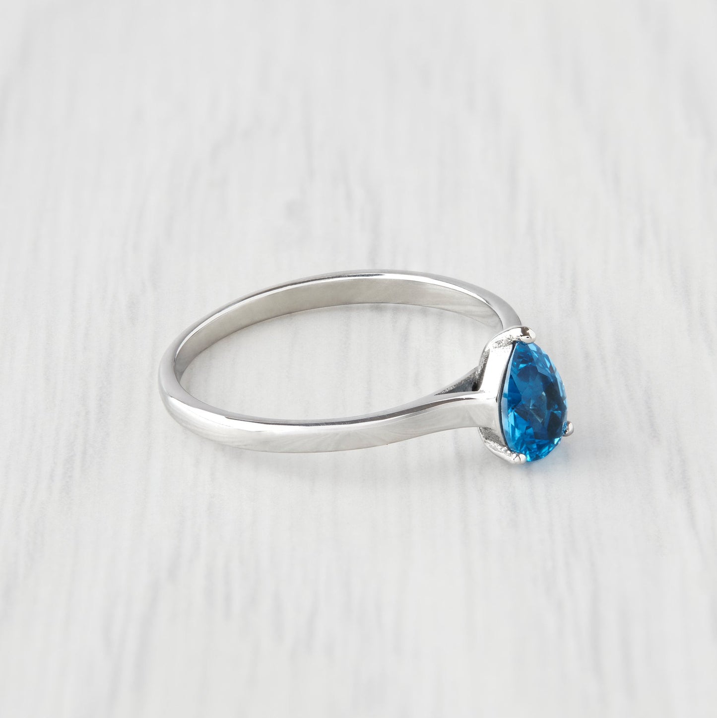0.7ct Oval Cut natural blue topaz Solitaire cathedral ring in Titanium or White Gold